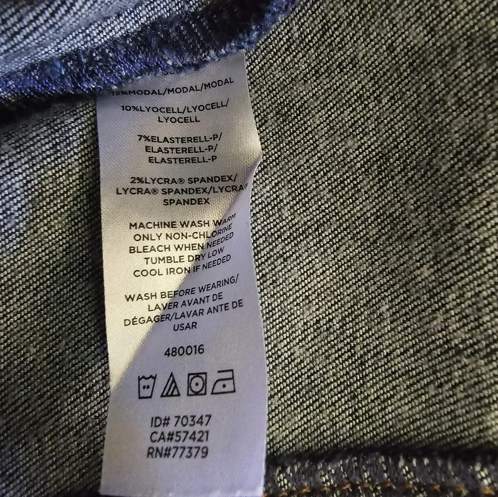 EUC Ann Taylor Dark Wash Fit & Flare Denim Skirt, 4P - Picture 5 of 8